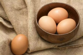 一个人一周吃100个鸡蛋，胆固醇会升高吗？
